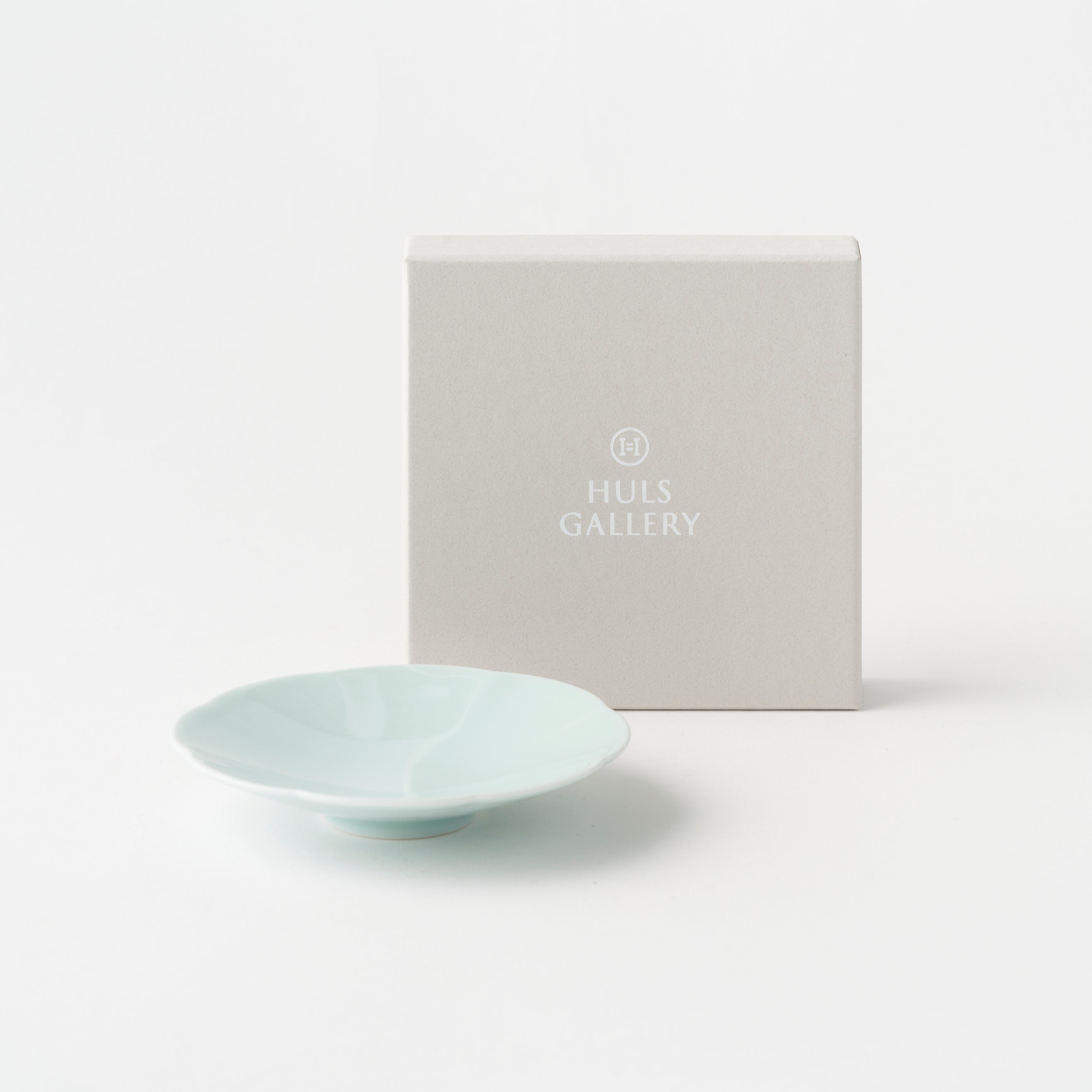 青磁 輪花小皿 – HULS GALLERY TOKYO | 現代工芸ギャラリー