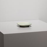 熊本象 / 青釉魚文小皿
