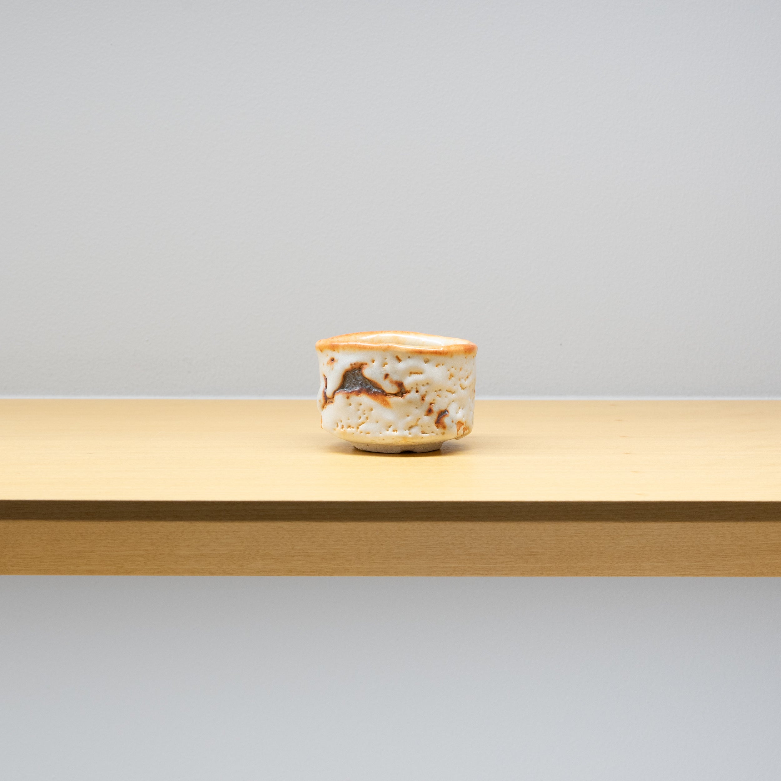 加藤亮太郎 / 志野酒呑（一点物） – HULS GALLERY TOKYO | 現代