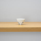 平戸菊蝶飾丸形杯(葉三方割)