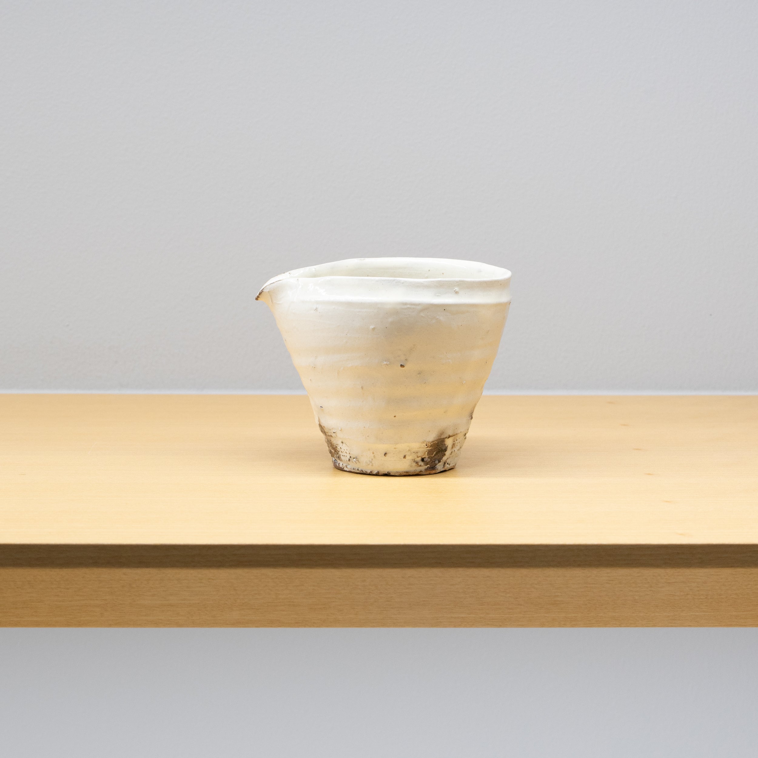 辻村塊 粉引茶碗 共箱あり 辻村塊 / 粉引片口（一点物） – HULS GALLERY TOKYO | 現代工芸ギャラリー