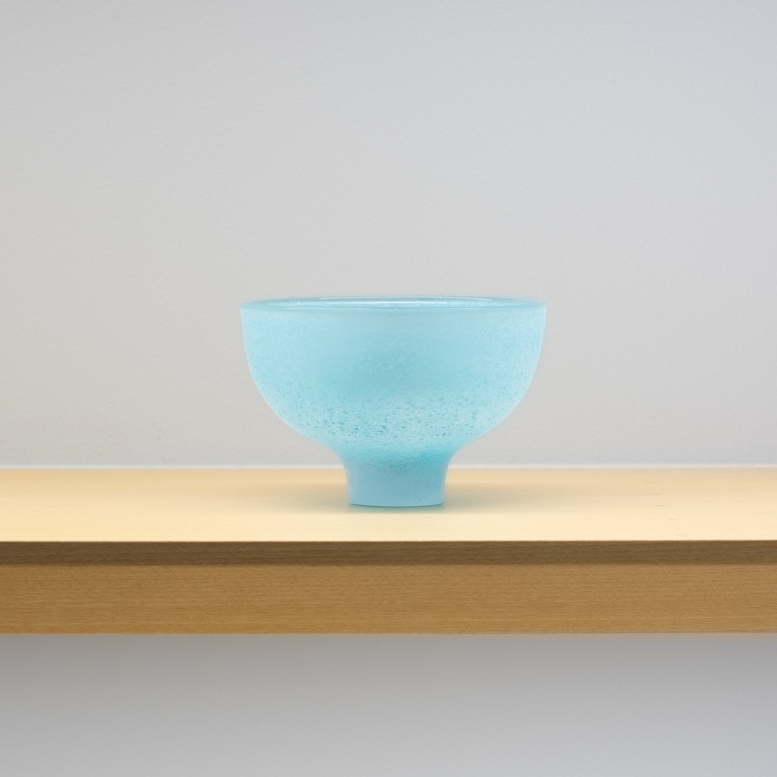 関野ゆうこ / うたかたの高台鉢 水色 – HULS GALLERY TOKYO