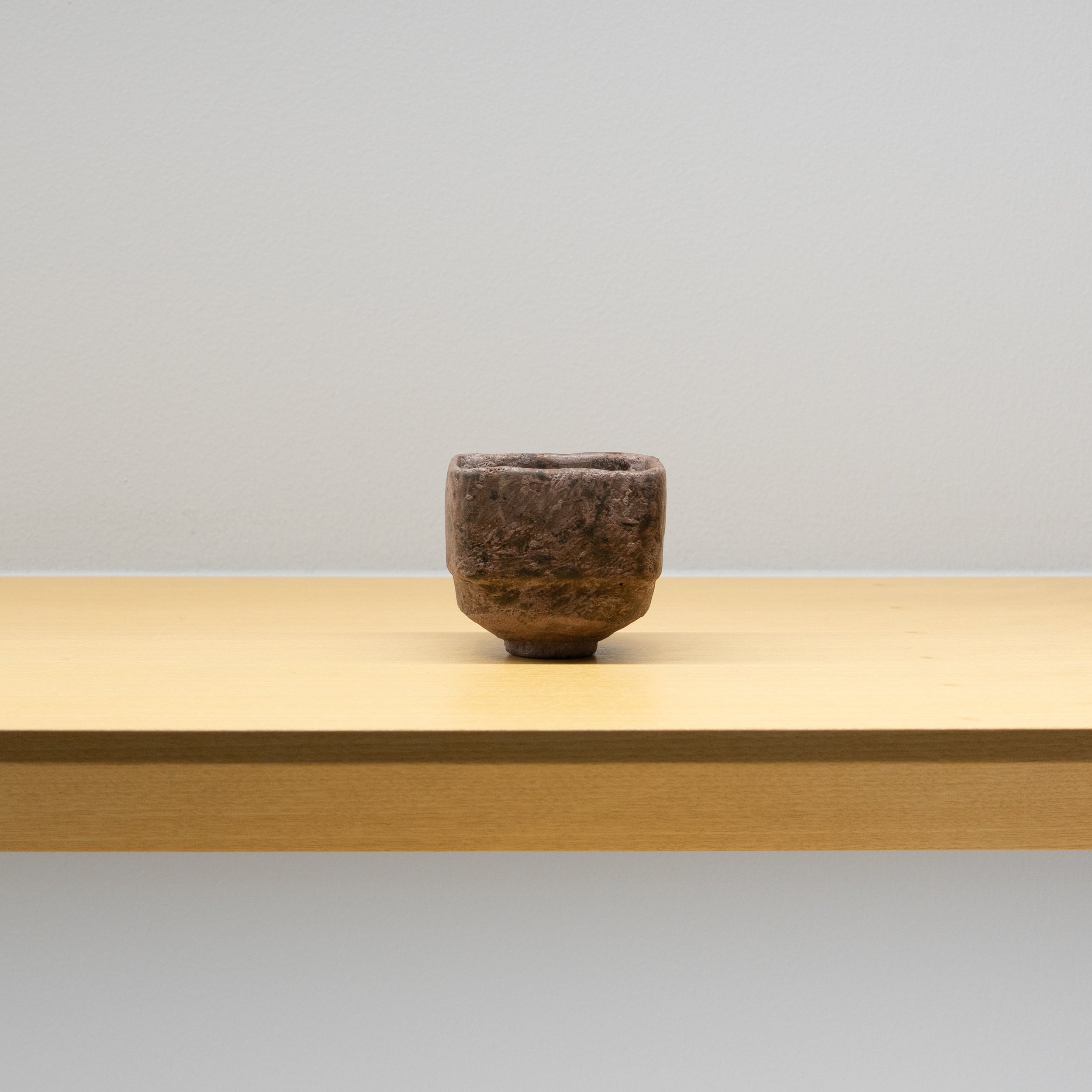 柳下季器 / 今焼黒ぐい呑（一点物） – HULS GALLERY TOKYO | 現代工芸