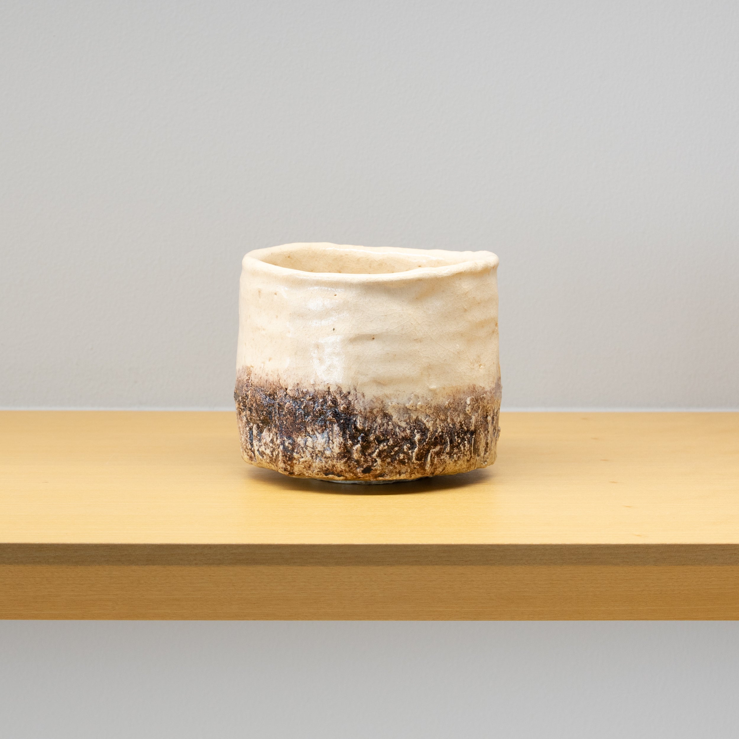 柳下季器 / 白茶碗 不二山(一点物) – HULS GALLERY TOKYO | 現代工芸 柳下季器 / 白茶碗 不二山(一点物) – HULS GALLERY TOKYO | 現代工芸
