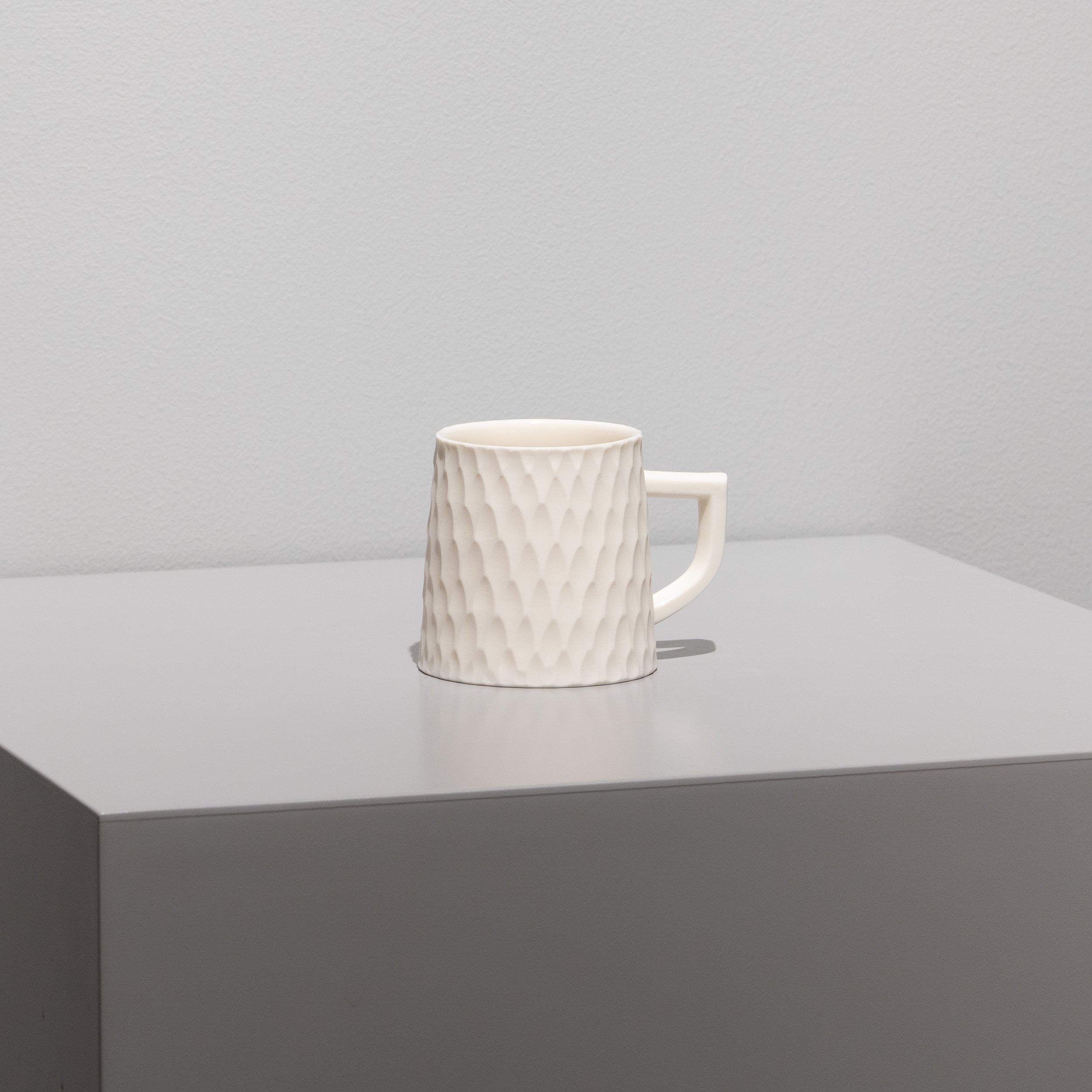 安藤さま　専用 安藤良輔 / Lマグ 彫紋焼き締め – HULS GALLERY TOKYO | 現代工芸