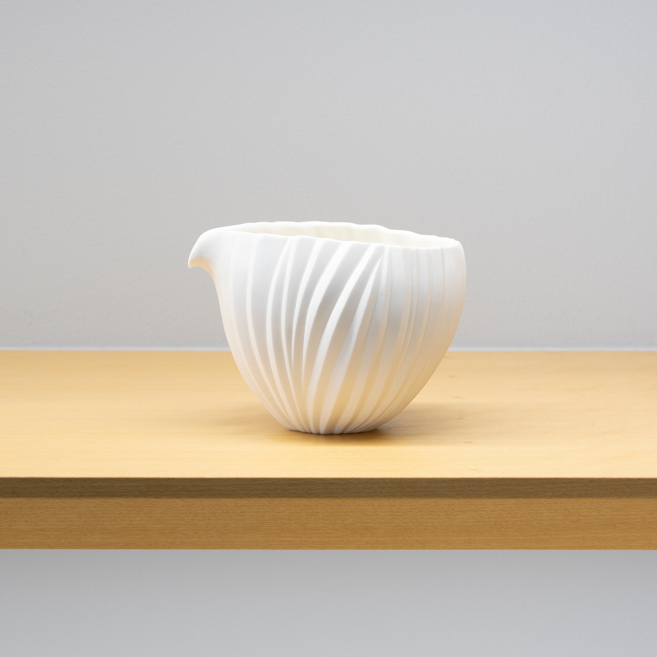 Nami Takahashi / White Sake Server – HULS GALLERY TOKYO