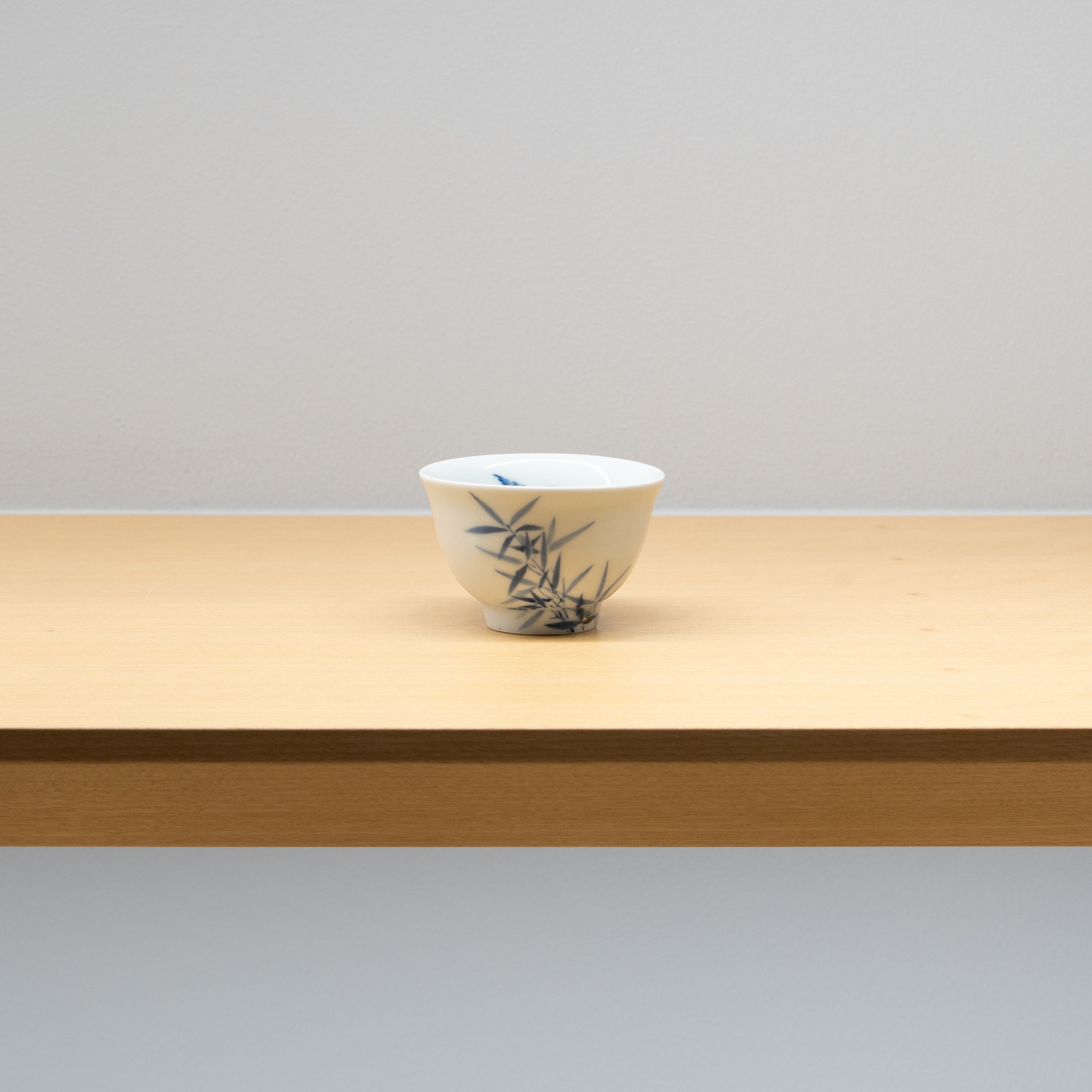 染付 ぐい呑 雀（一点物） – HULS GALLERY TOKYO | 現代工芸ギャラリー