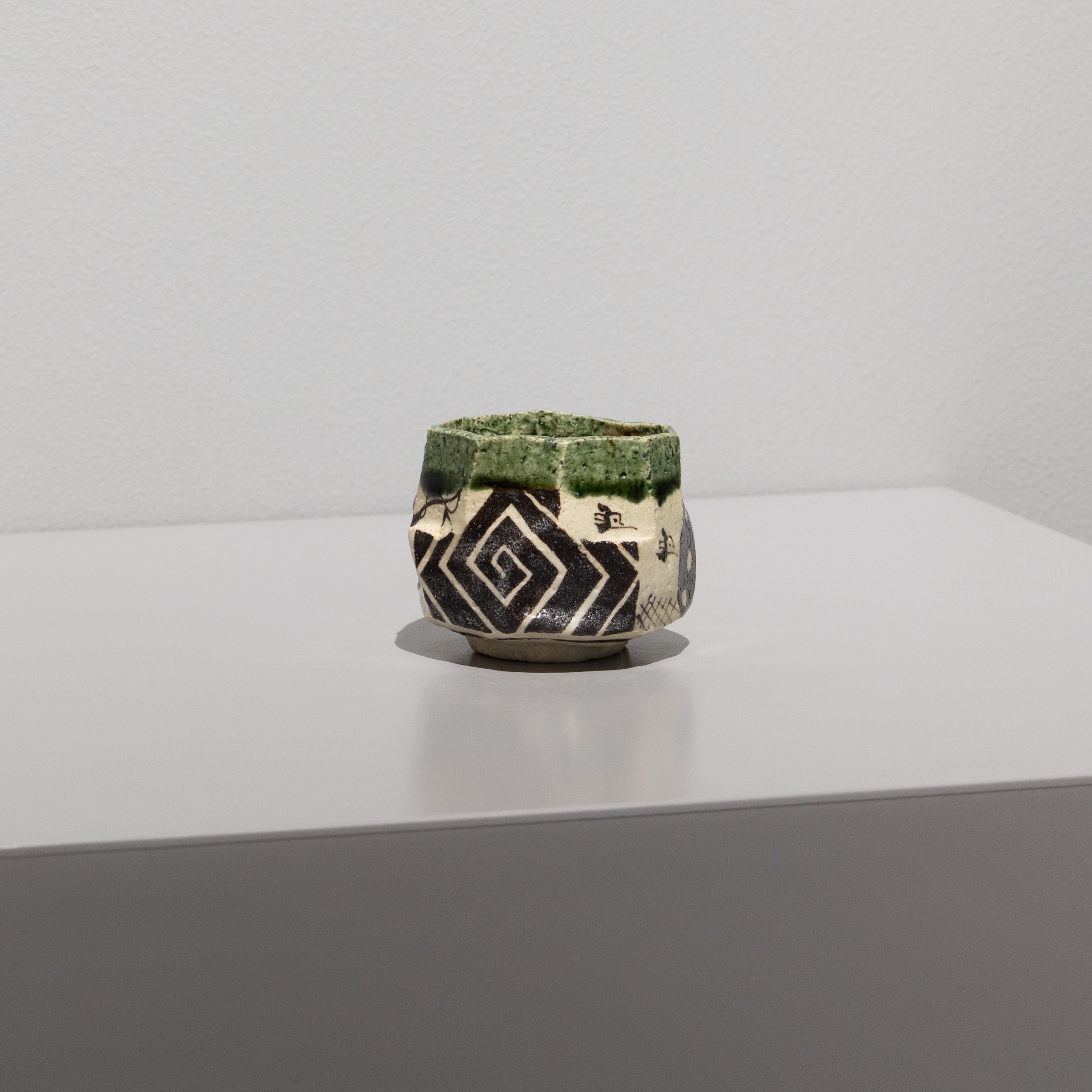 澤克典 / 織部 ぐい呑（一点物） – HULS GALLERY TOKYO | 現代工芸