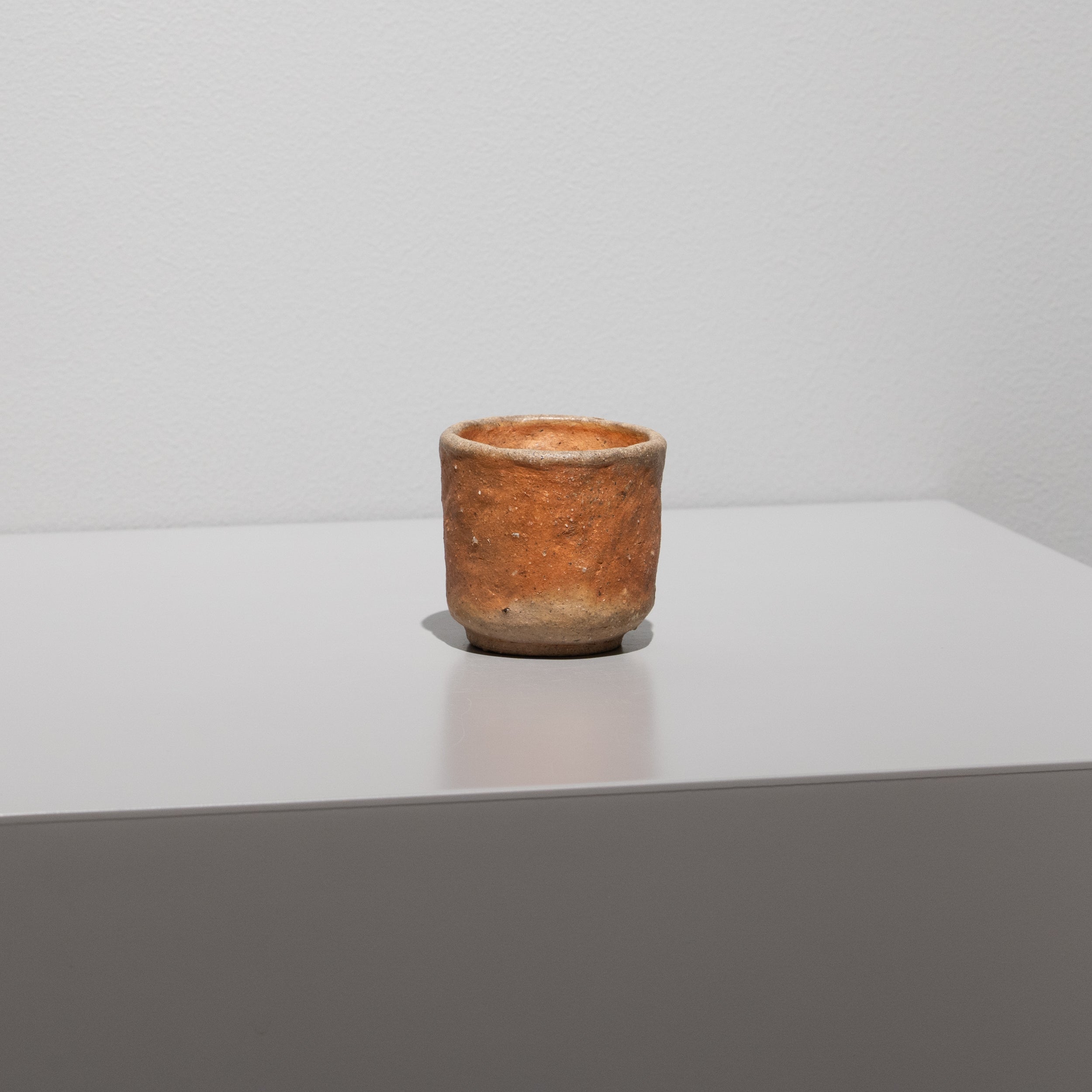谷穹 信楽 湯呑み ぐい呑み 筒型 谷穹 / 信楽 盃（一点物） – HULS GALLERY TOKYO | 現代工芸ギャラリー
