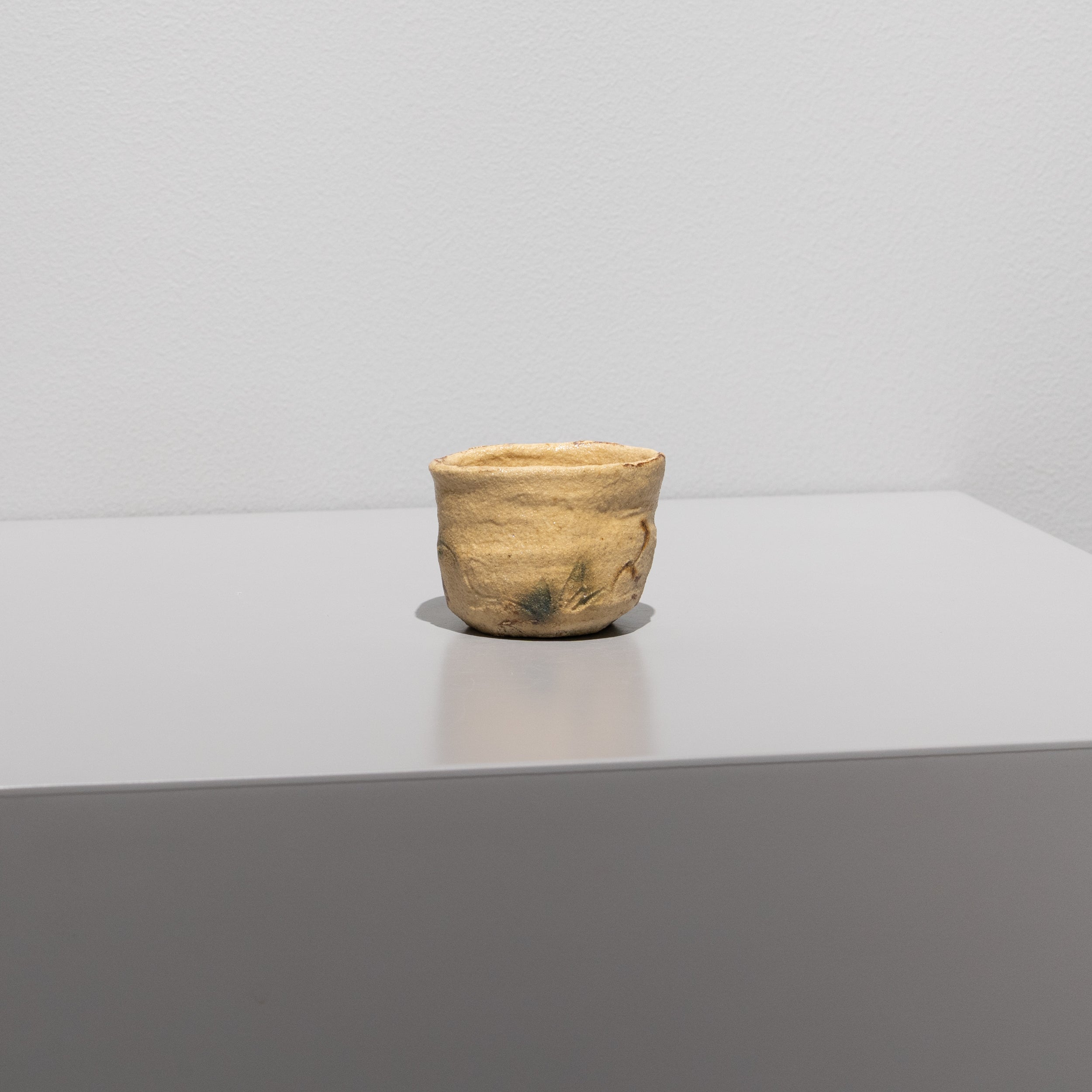 西岡悠 / 黄瀬戸ぐい呑（一点物） – HULS GALLERY TOKYO | 現代工芸