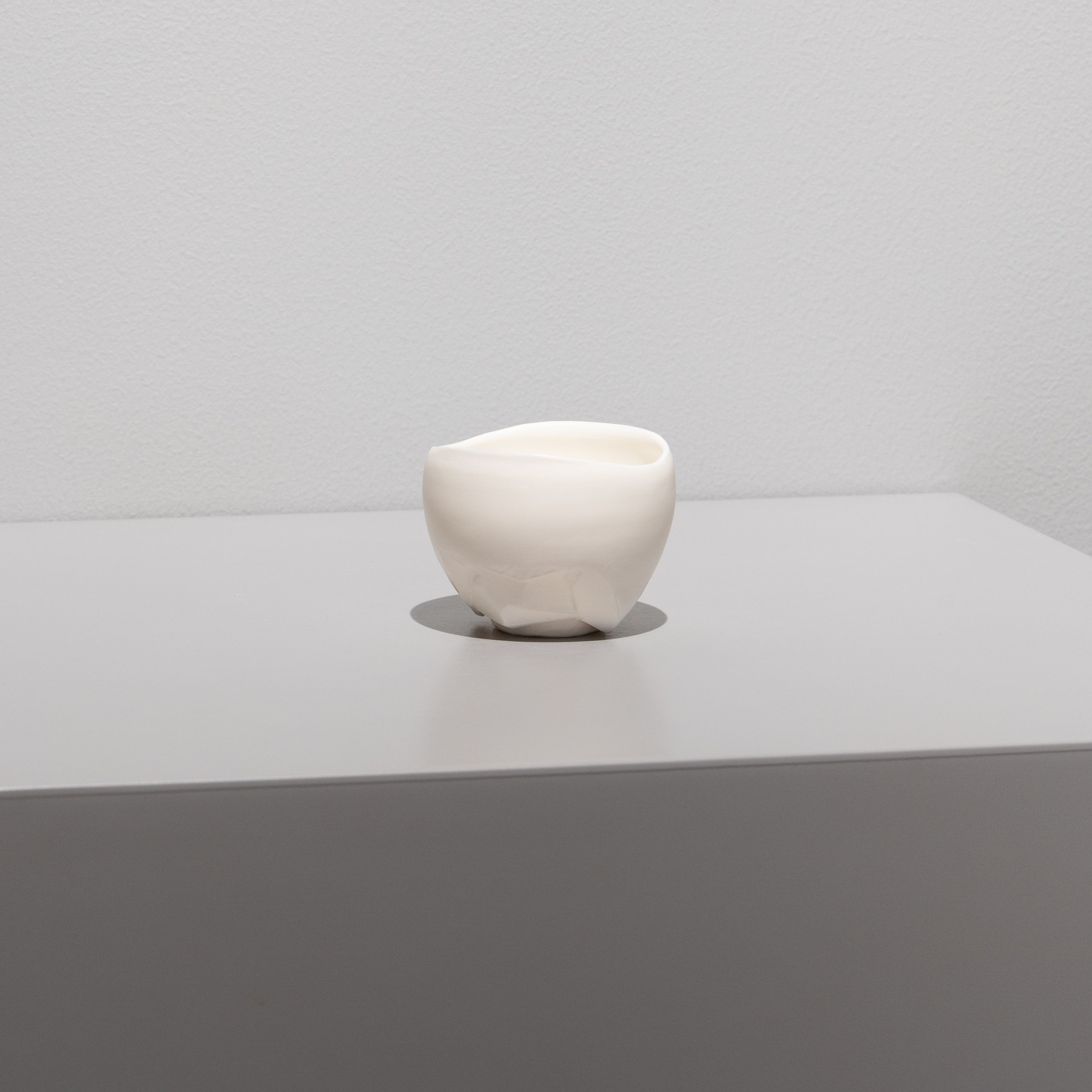 藤田祥 / 白備前ぐい呑 丸み（一点物） – HULS GALLERY TOKYO | 現代