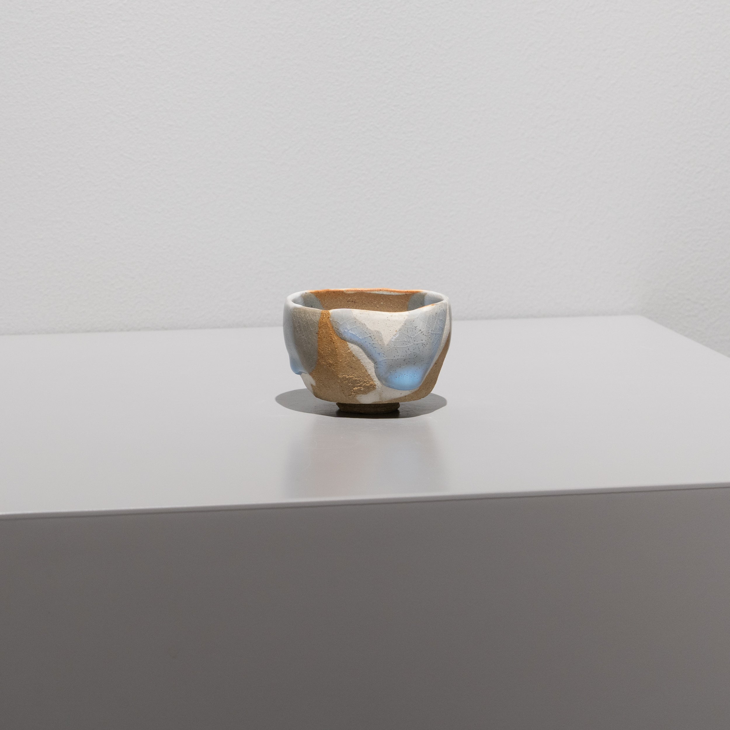 松林豊斎 / 酒呑 月白釉流シ（一点物） – HULS GALLERY TOKYO | 現代
