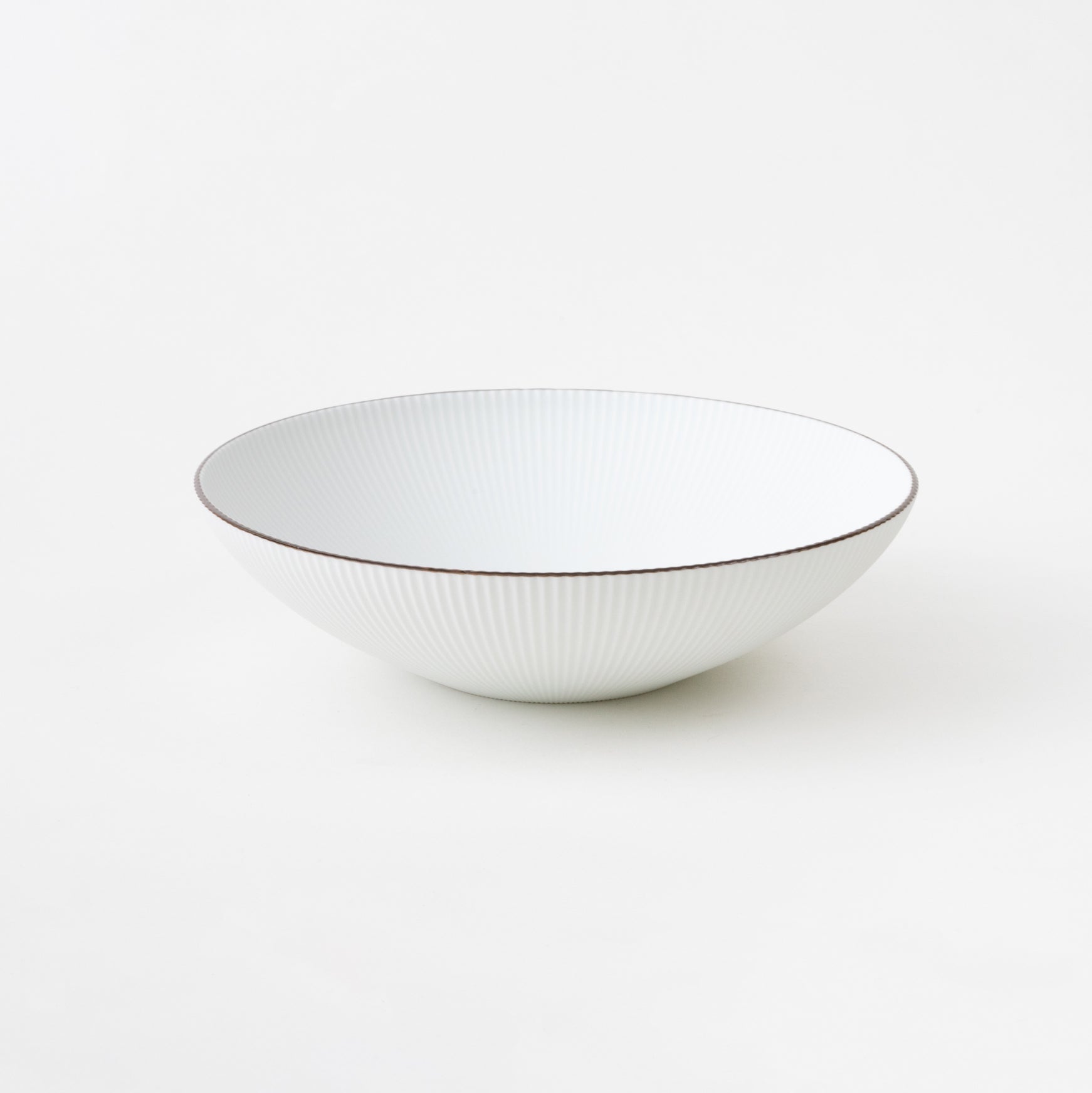 鎬 白磁ブラスト BOWL/Lふち錆あり 鎬 白磁ブラスト Bowl/M ふち錆あり – HULS GALLERY TOKYO | 現代工芸