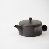 <transcy>Black Cylindrical Teapot</transcy>