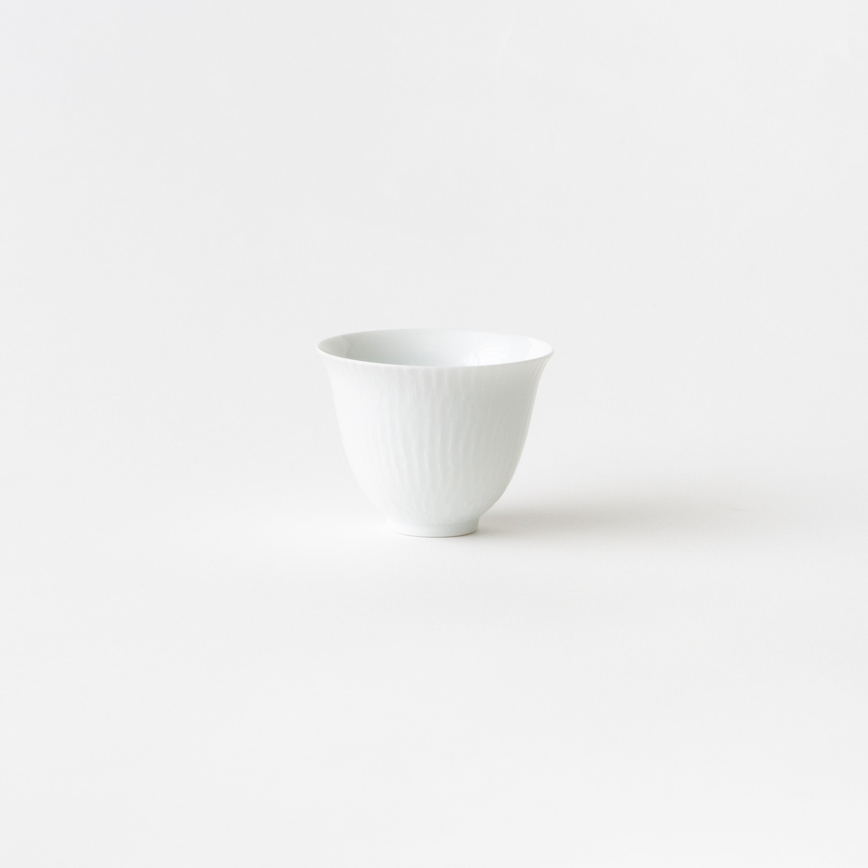白磁（石灰）飛び鉋 渕反深仙茶 – HULS GALLERY TOKYO | 現代