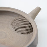 <tc><transcy><transcy>Seiji Ito / </transcy>Gray Flat Teapot (L)</transcy></tc>