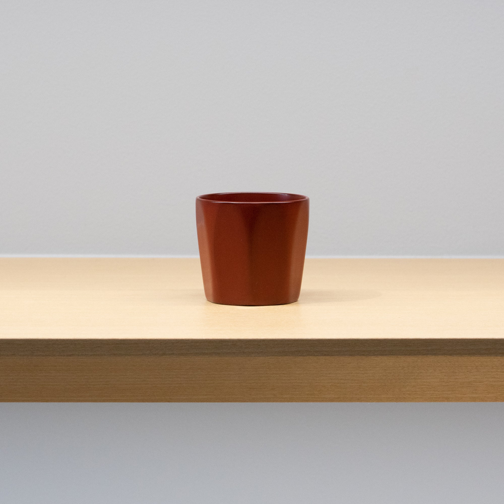 畠中昭一 / 栗の木ぐい呑 古代朱 – HULS GALLERY TOKYO | 現代工芸