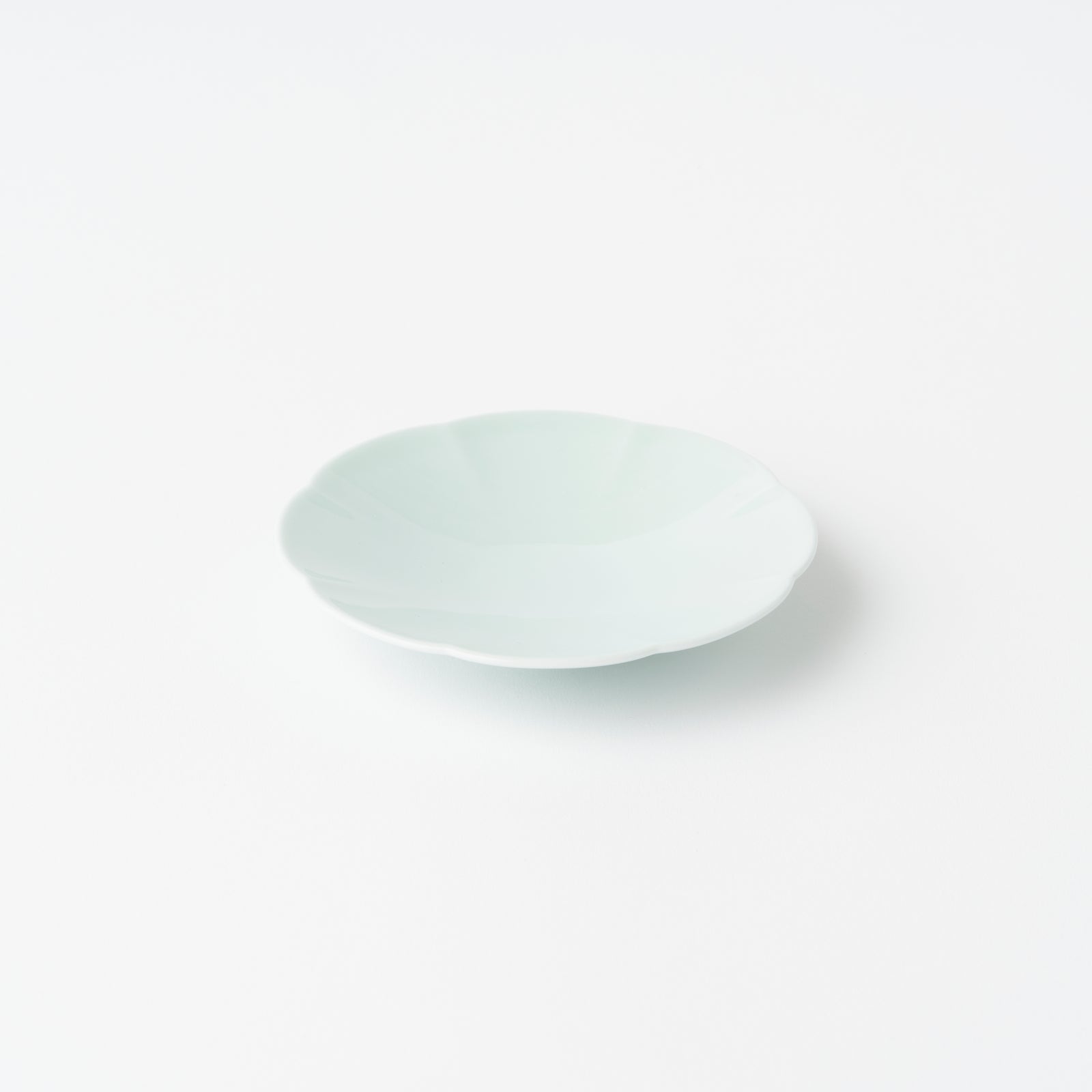 青磁 輪花小皿 – HULS GALLERY TOKYO | 現代工芸ギャラリー