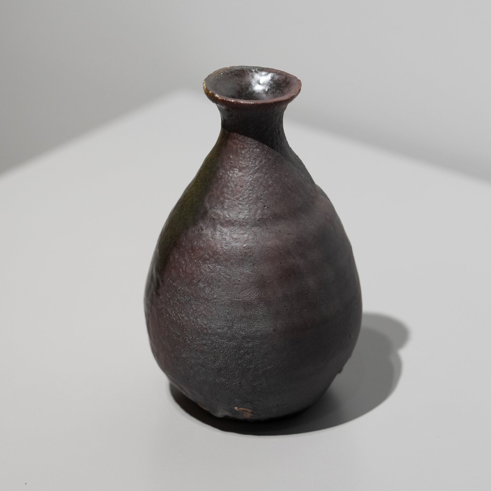 丹波徳利 今西公彦 酒器 今西公彦 / 黒丹波徳利（一点物） – HULS GALLERY TOKYO | 現代工芸