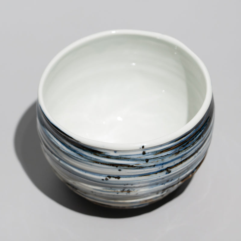 寺内信二 / 呉須刷毛 手作り抹茶碗（一点物） – HULS GALLERY TOKYO