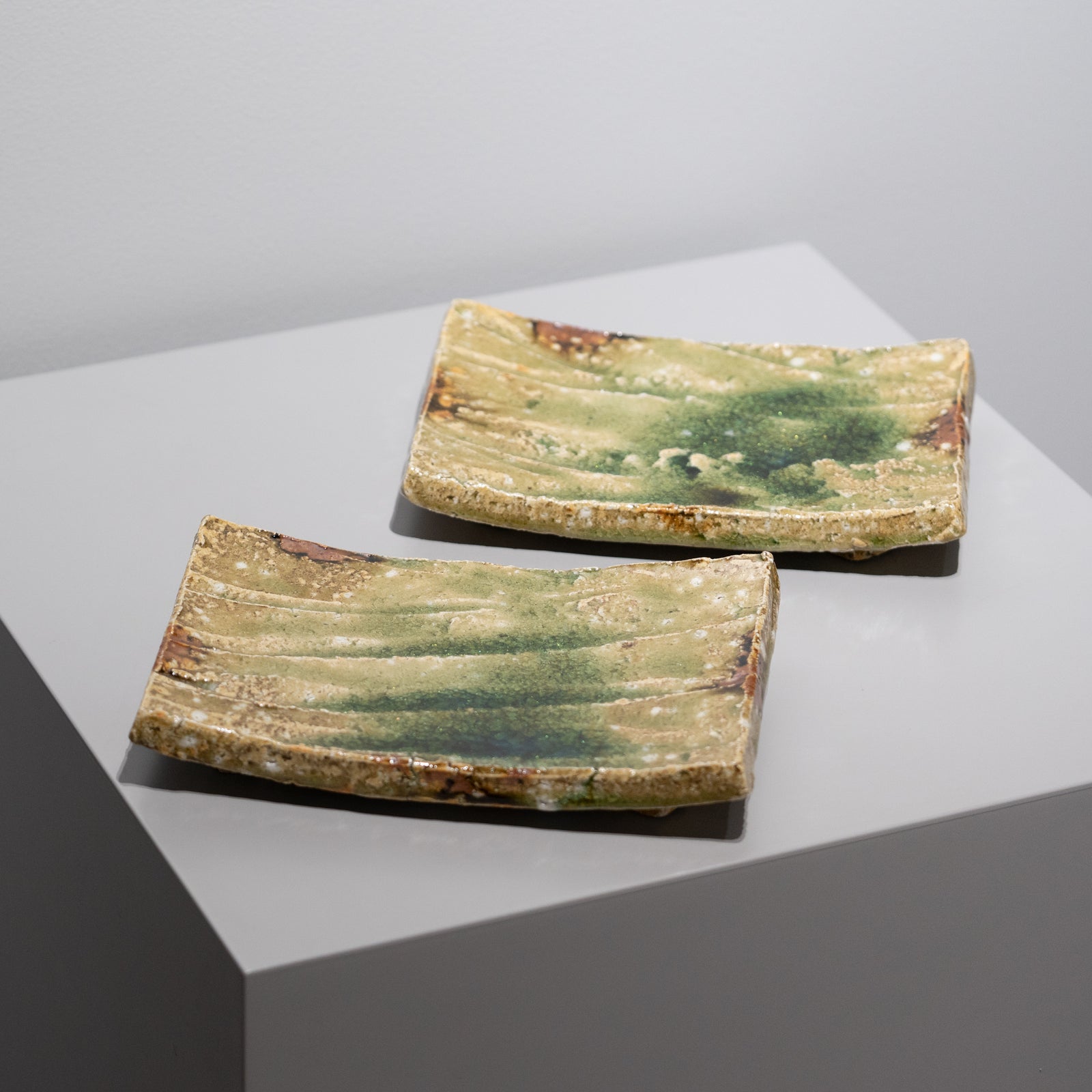 伊賀焼 福島一紘 作 織部 大皿（約28cm） 共箱なし 現代作家 陶芸 福島一紘 / 伊賀長方皿 – HULS GALLERY TOKYO | 現代工芸ギャラリー