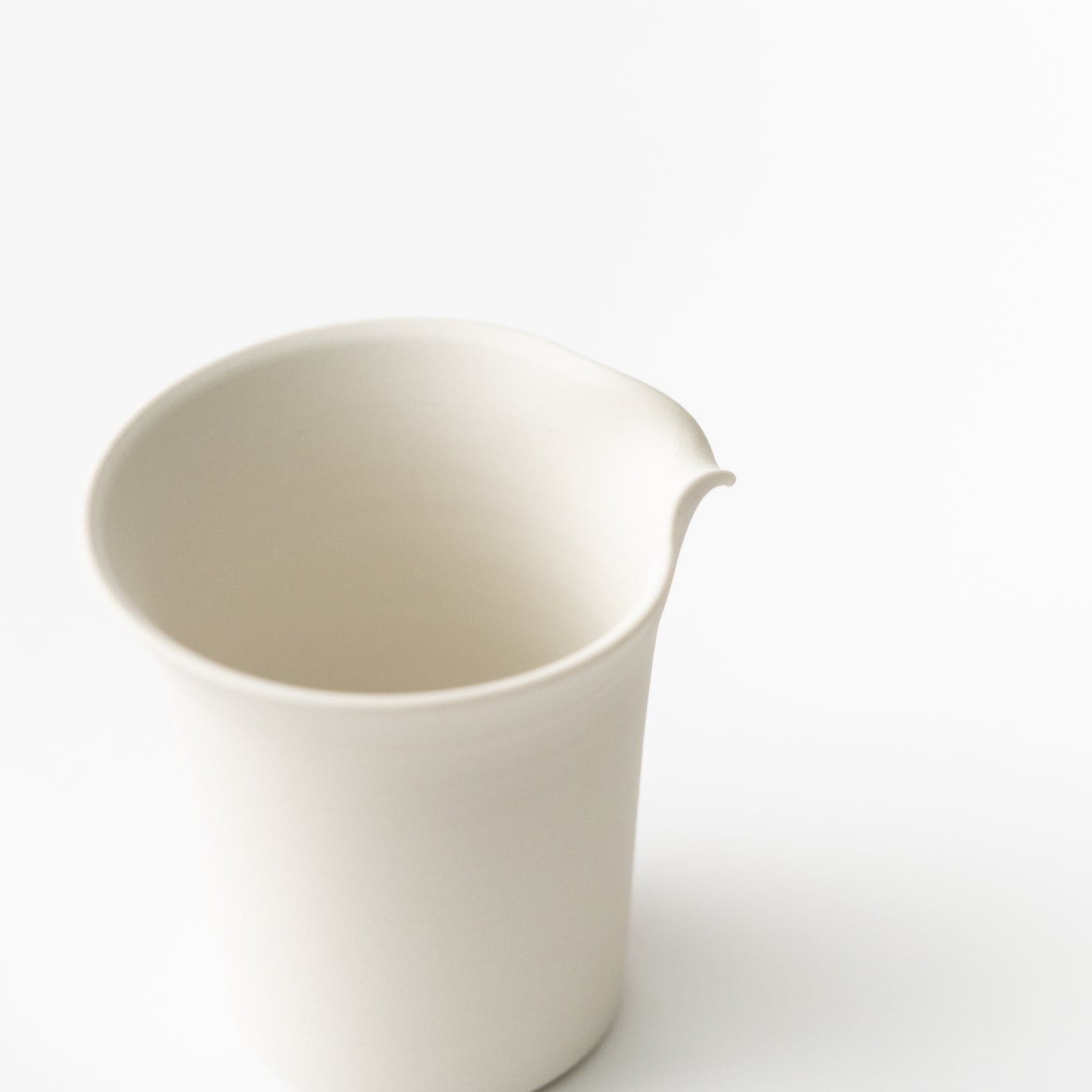 Junzo Maekawa / Tea Pitcher (White) – HULS GALLERY TOKYO