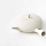 <tc>Junzo Maekawa / White Round Flat Teapot</tc>