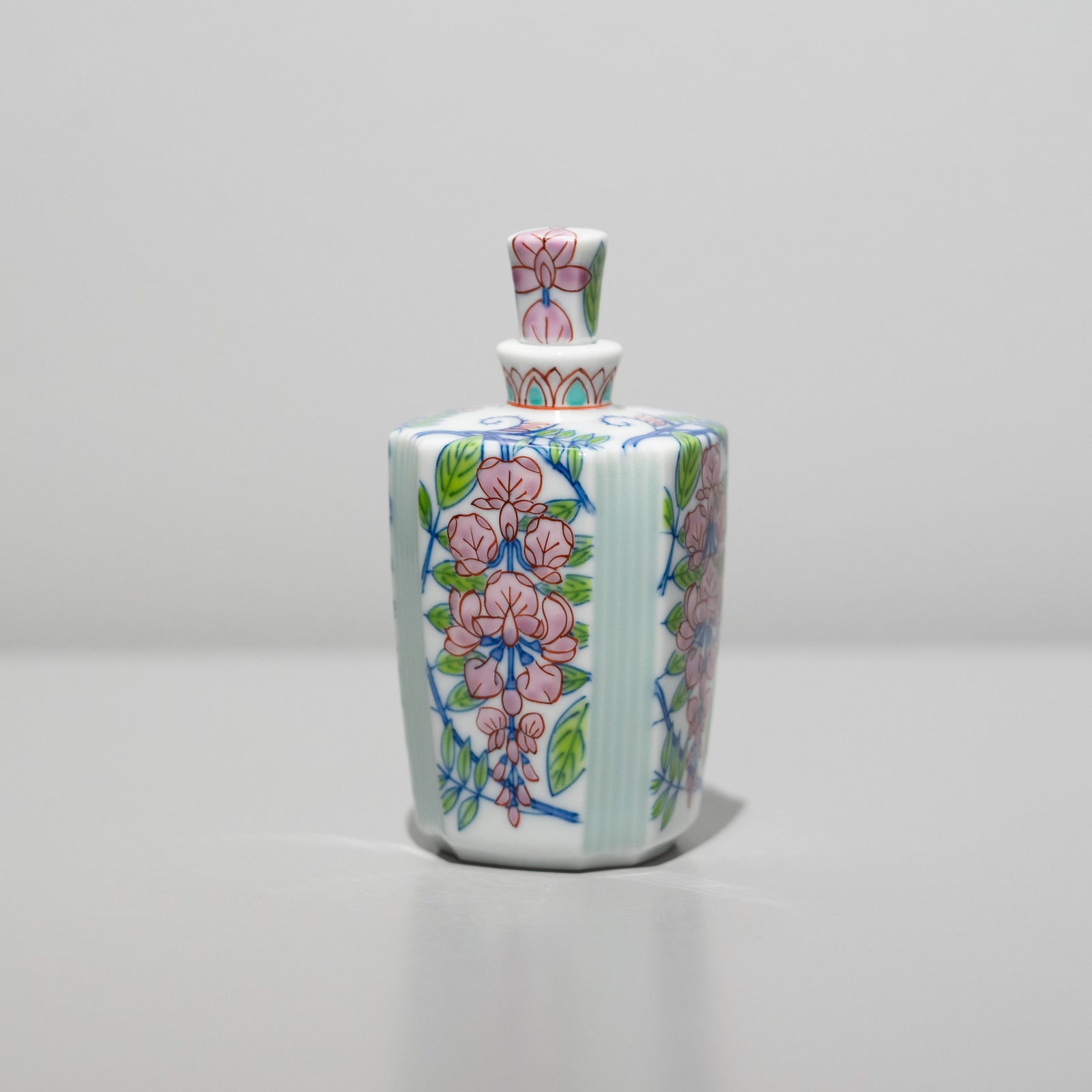 青磁藤角香水瓶 – HULS GALLERY TOKYO | 現代工芸ギャラリー