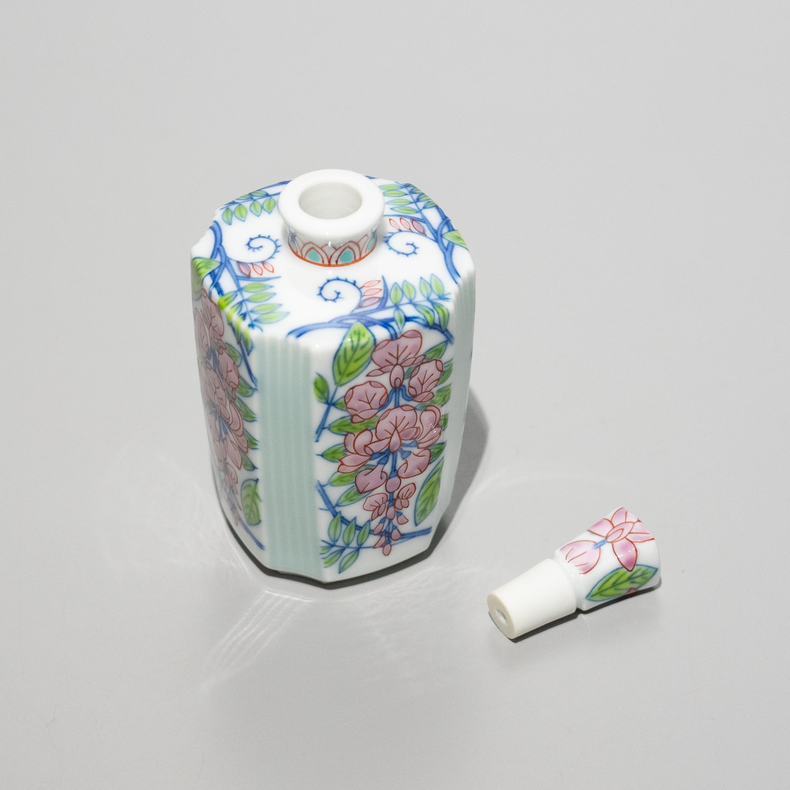 青磁藤角香水瓶 – HULS GALLERY TOKYO | 現代工芸ギャラリー