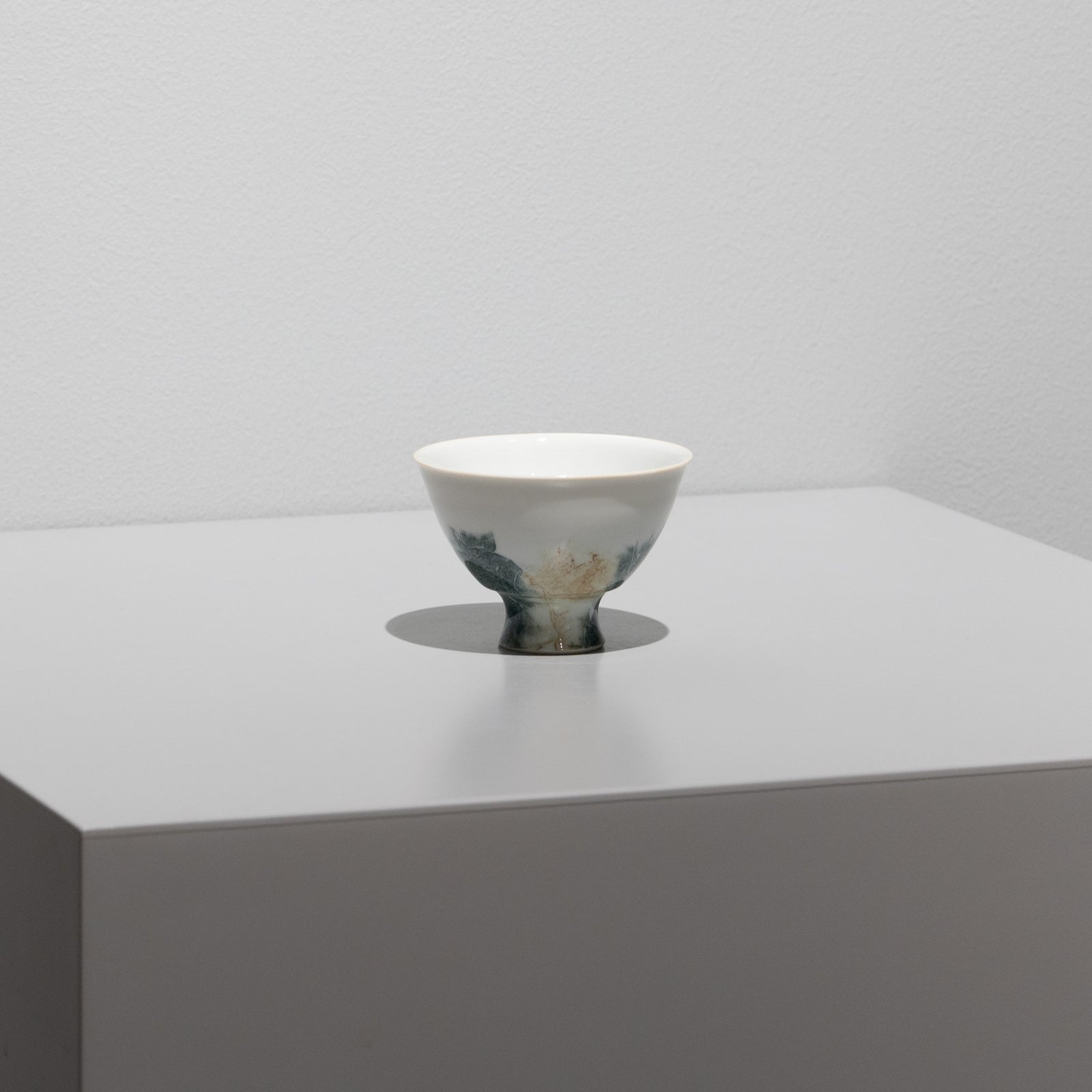 陶芸作品　取手付き酒器(1点もの)　作家:「哲瓶」 寺内信二 / 石目垂込 手作り酒盃（一点物） – HULS GALLERY TOKYO