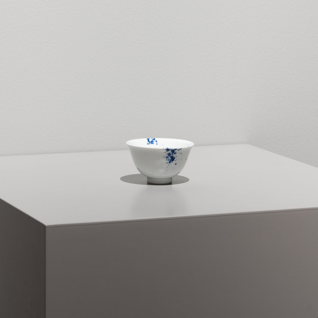 李荘窯 / 吹墨 口反茶杯 – HULS GALLERY TOKYO | 現代工芸ギャラリー