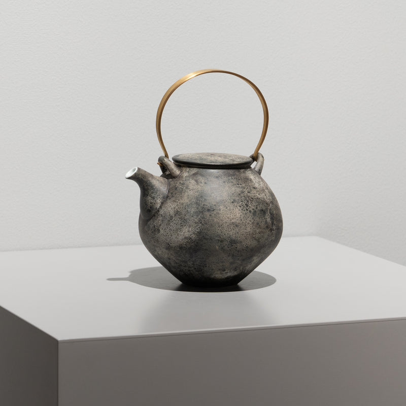 李荘窯 / Moon Surface 土瓶（大） – HULS GALLERY TOKYO | 現代工芸
