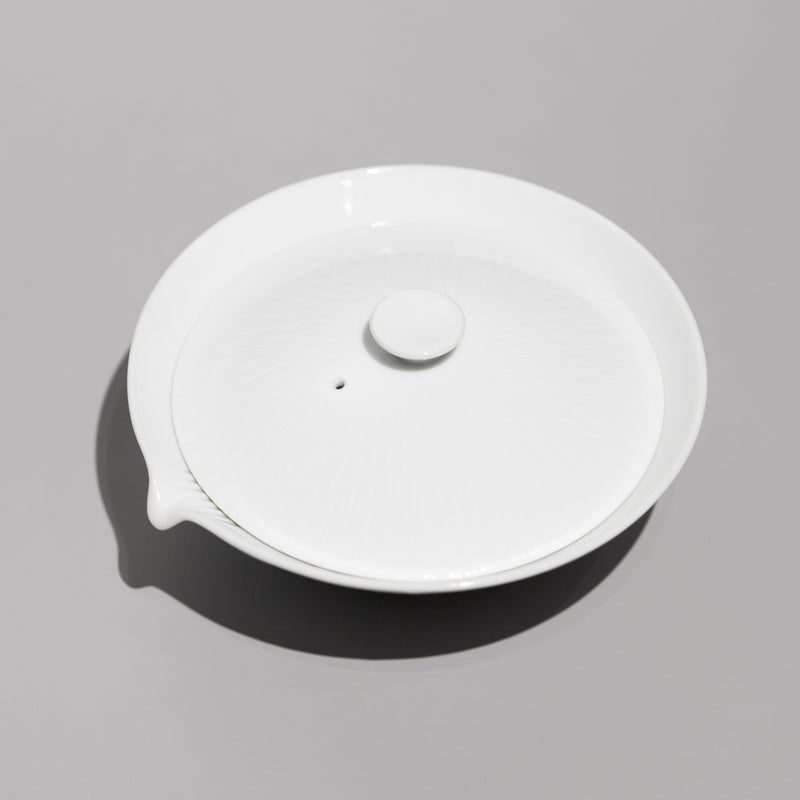李荘窯 / 白磁（石灰）飛び鉋 平宝瓶 – HULS GALLERY TOKYO | 現代工芸