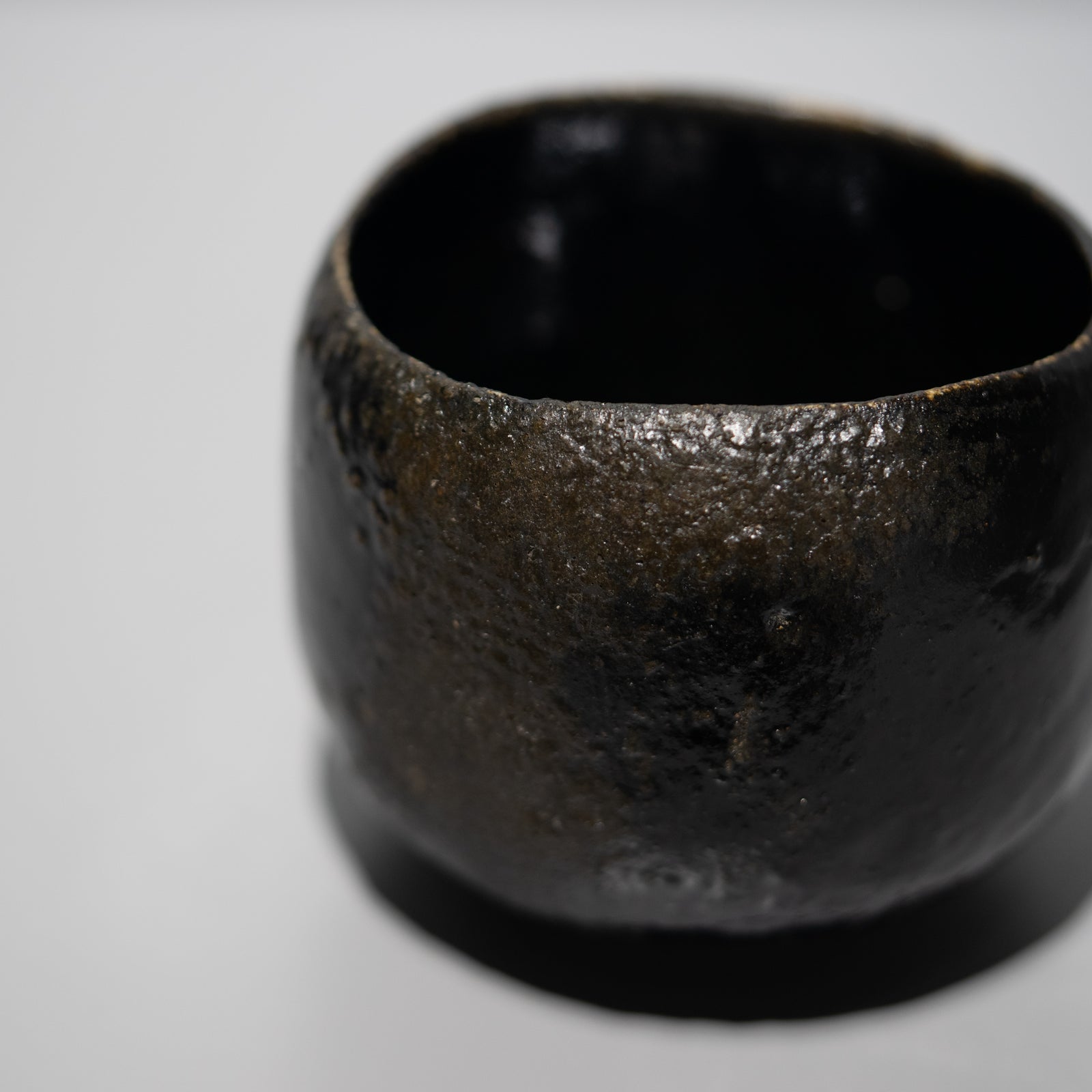 茶碗　15個まとめ売り　引出黒　筒形茶碗など 茶道具 抹茶茶碗 瀬戸焼 黒織部沓形茶碗(上) 景陶作 : お茶道具
