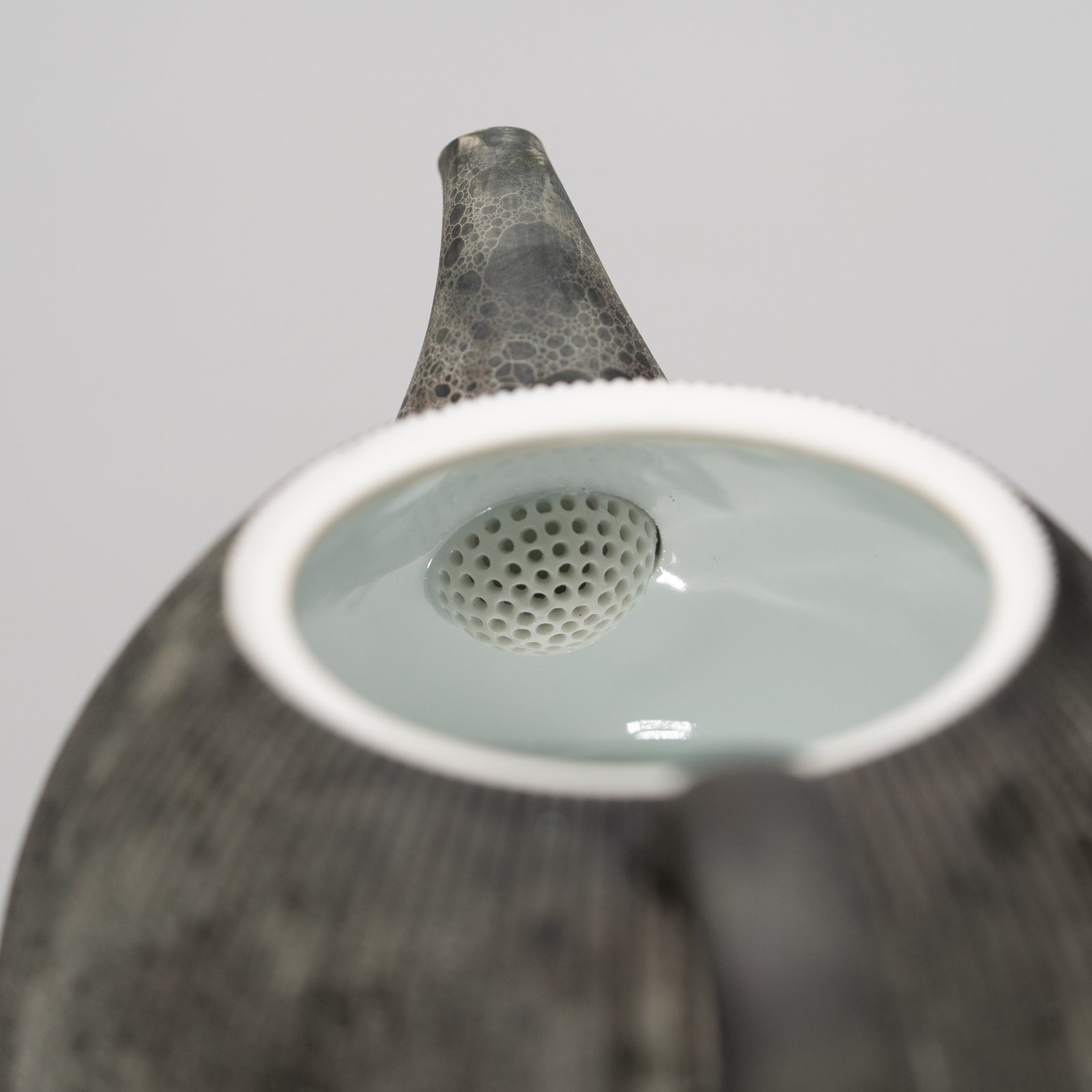 李荘窯 / Moon Surface 鎬ティーポット – HULS GALLERY TOKYO | 現代