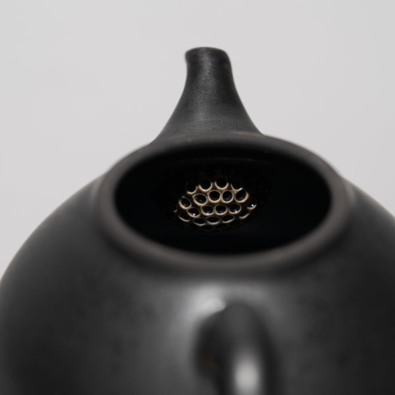 李荘窯 / D黒マット ミニポット – HULS GALLERY TOKYO | 現代工芸