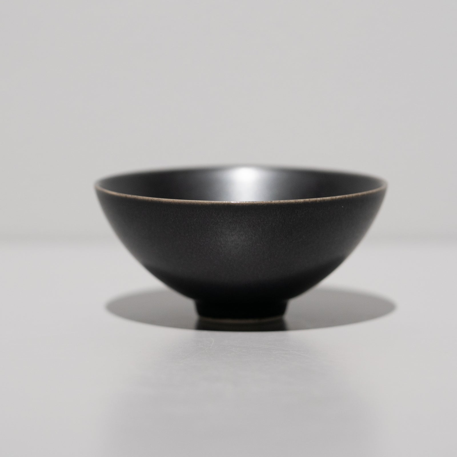 李荘窯 / D黒マット 平盃（深） – HULS GALLERY TOKYO | 現代工芸