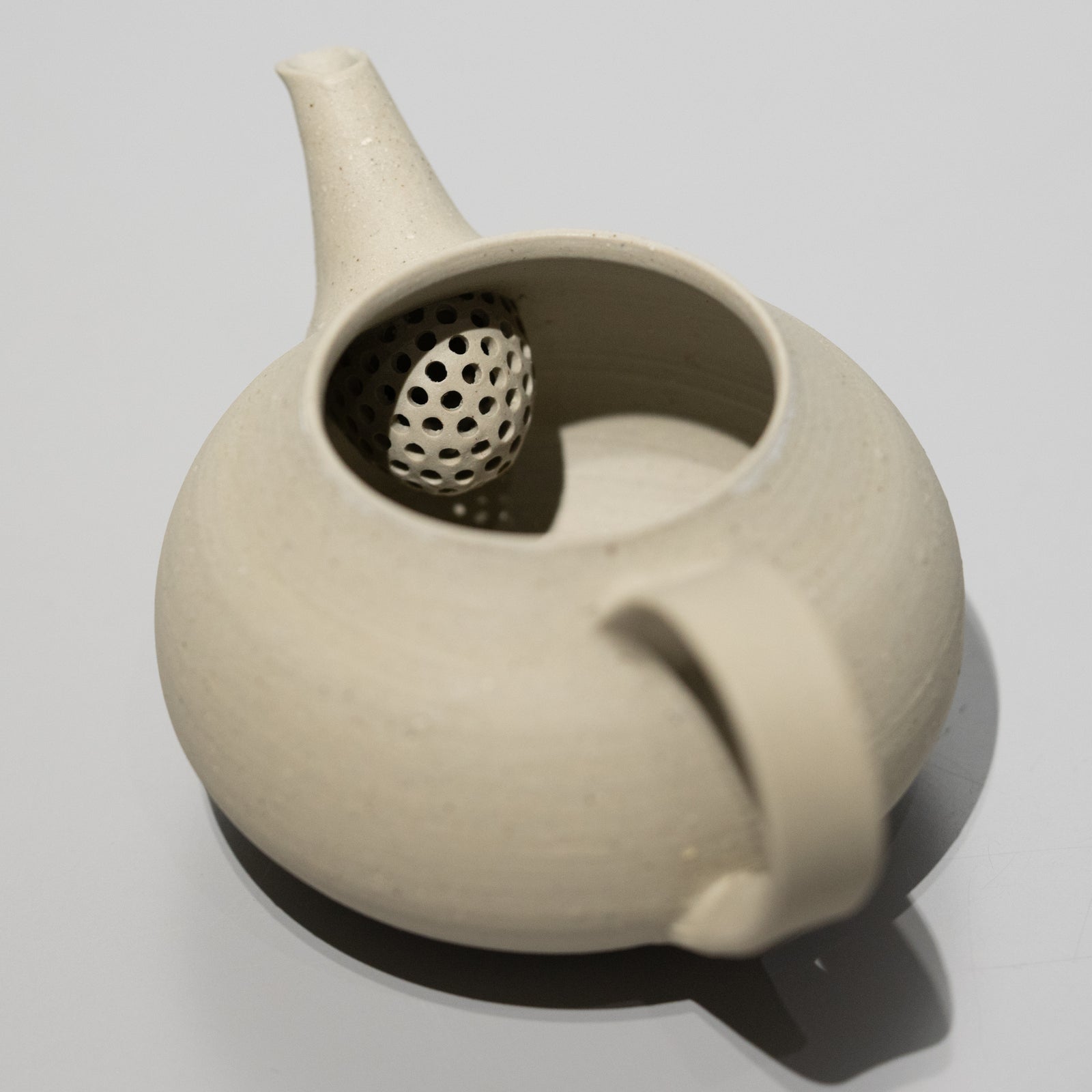 森本仁 / 白花茶壺（一点物） – HULS GALLERY TOKYO | 現代工芸ギャラリー