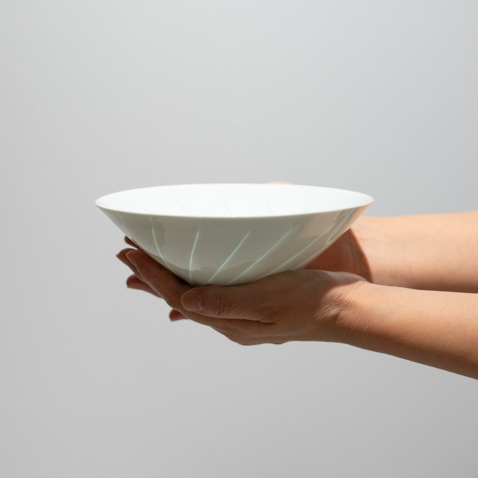 【美品】樽田裕史 光ノ渦 抹茶碗 平茶碗 夏茶碗 樽田裕史 / 光ノ渦 抹茶碗（一点物） – HULS GALLERY TOKYO | 現代工芸