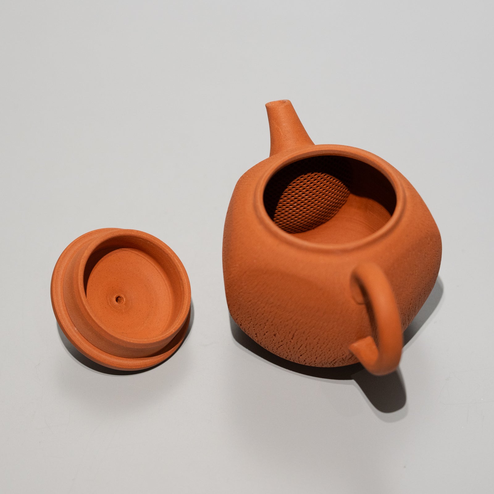 伊藤成二 / 嵐絞り 朱泥 茶壺 – HULS GALLERY TOKYO | 現代工芸