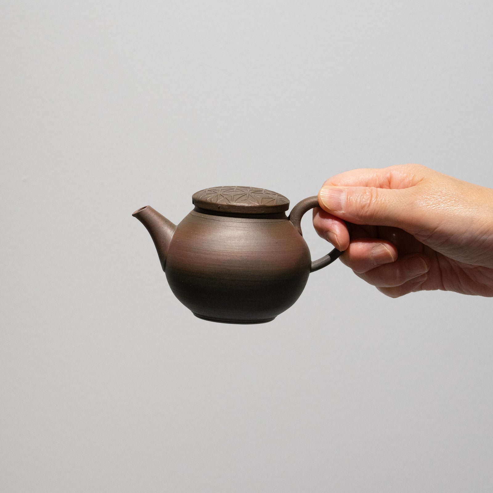 伊藤成二 / 麻乃葉蓋 茶壺 – HULS GALLERY TOKYO | 現代工芸