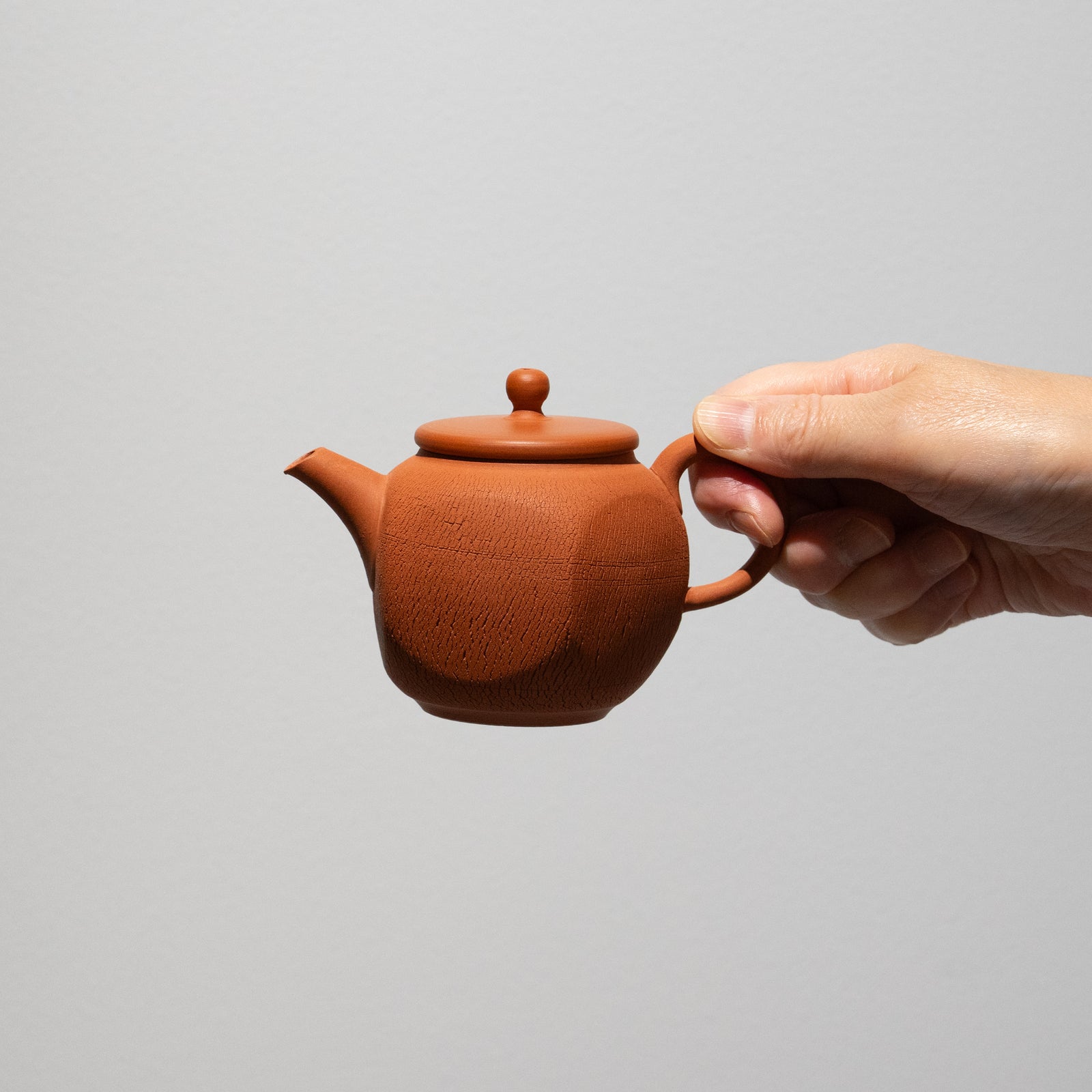 伊藤成二 / 嵐絞り 朱泥 茶壺 – HULS GALLERY TOKYO | 現代工芸ギャラリー