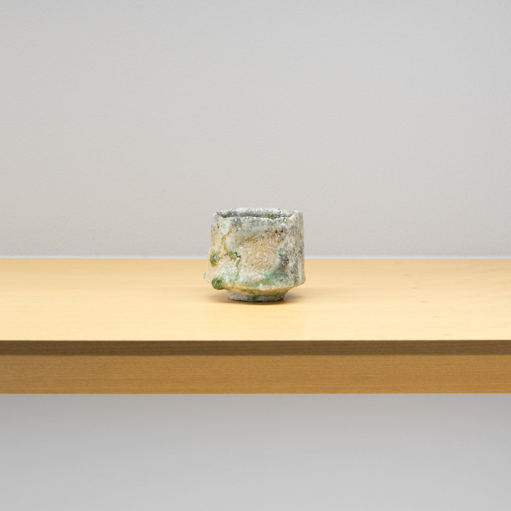 澤克典 / 信楽 引出ぐい呑（一点物） – HULS GALLERY TOKYO