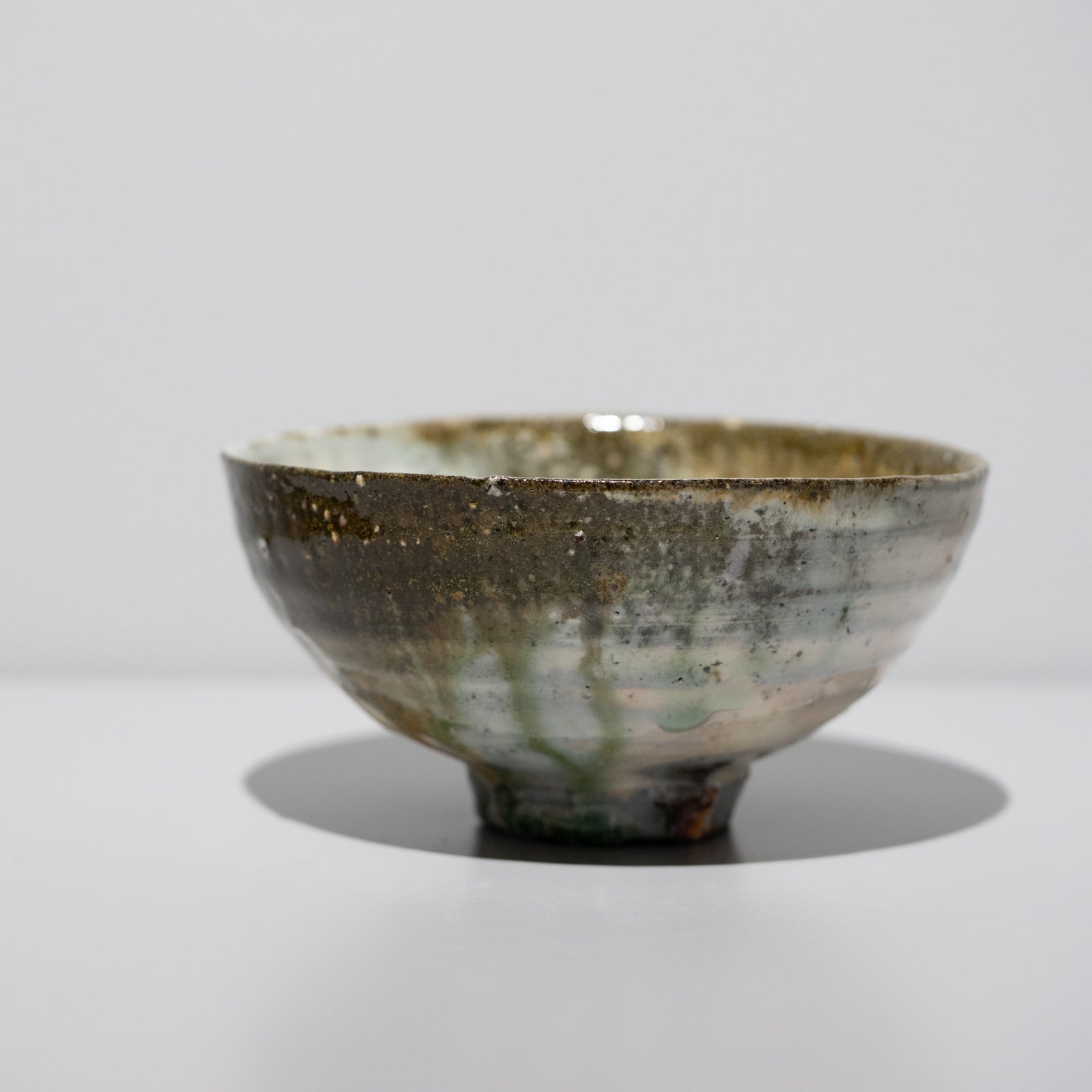 辻村塊 / 窯変粉引茶碗（一点物） – HULS GALLERY TOKYO | 現代工芸ギャラリー