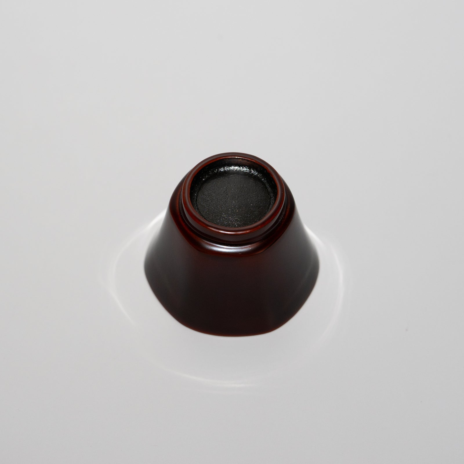 鎌田克慈 / 六角ぐい呑み 溜 – HULS GALLERY TOKYO | 現代工芸ギャラリー