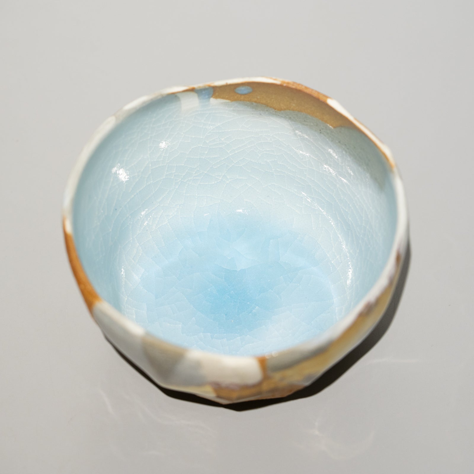 松林豊斎 / 茶碗 月白釉流シ金彩（一点物） – HULS GALLERY TOKYO