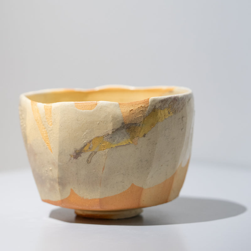 <tc>Hosai Matsubayashi / Tea Bowl Kase Overglaze (Gold and Silver Paint)</tc>