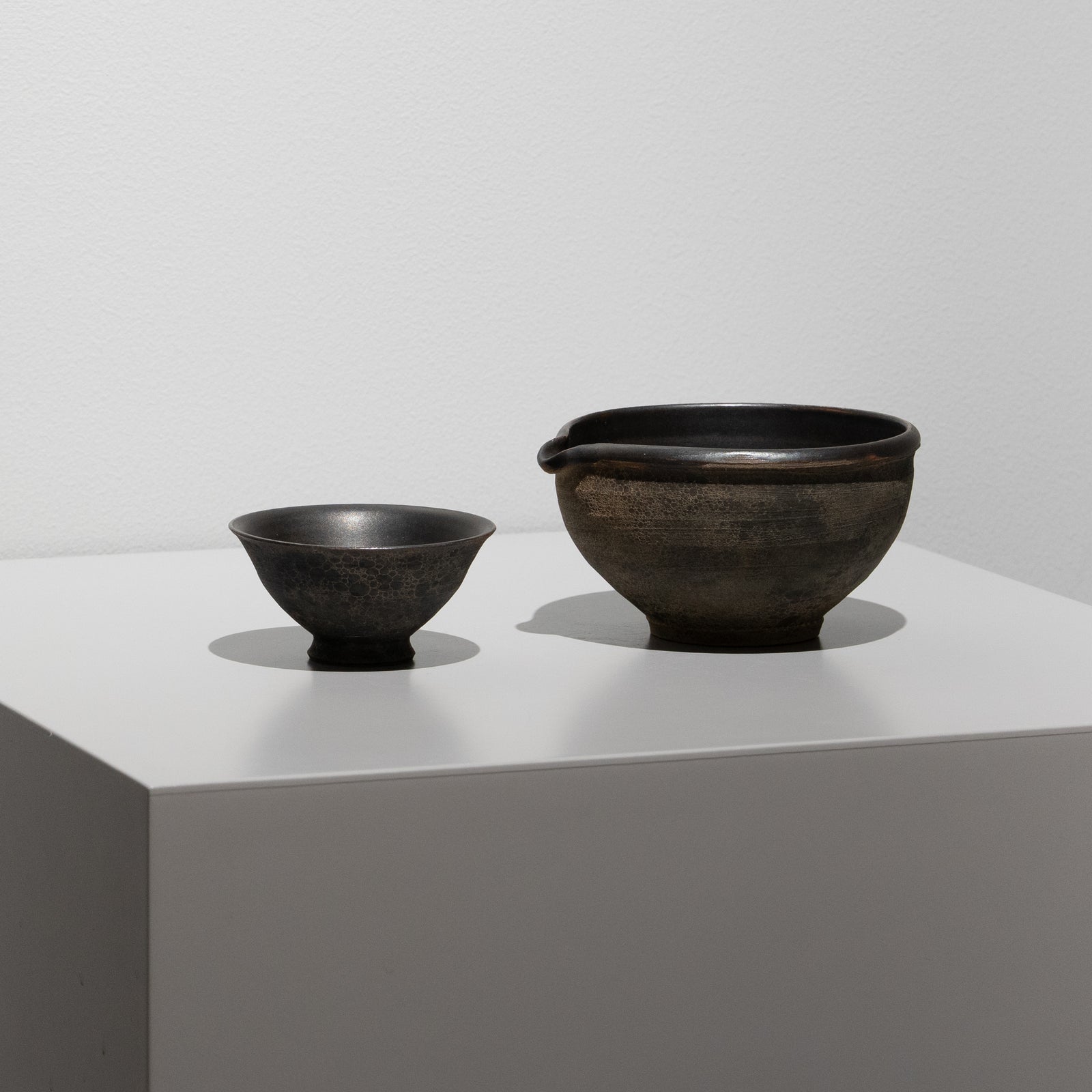 寺内信二 / 赤土MoonSurface 片口（一点物） – HULS GALLERY TOKYO