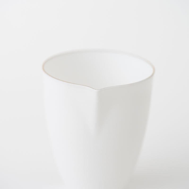 <tc>Egg Shell Katakuchi (Sake Server)</tc>