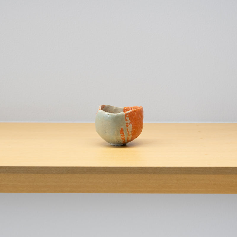 <tc>Hideki Yanashita / Katami-gawari Sake Cup (Celadon & Red Raku)</tc>